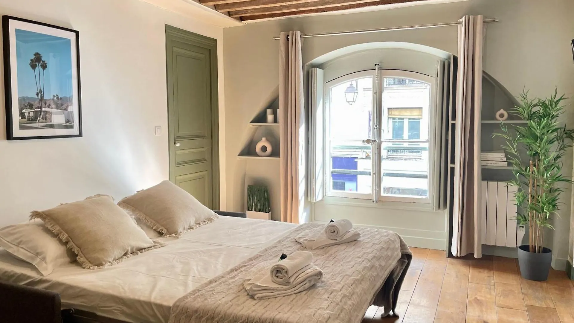 Unique Authentic Apartment In Le Marais Paris 0*,