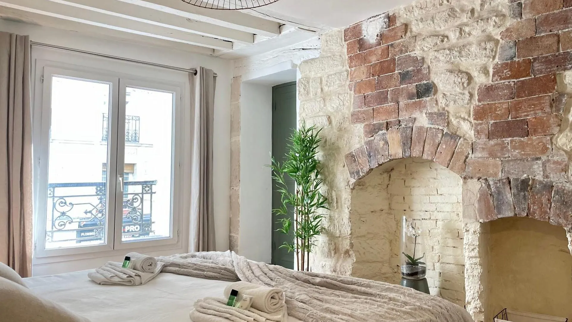 Unique Authentic Apartment In Le Marais Paris