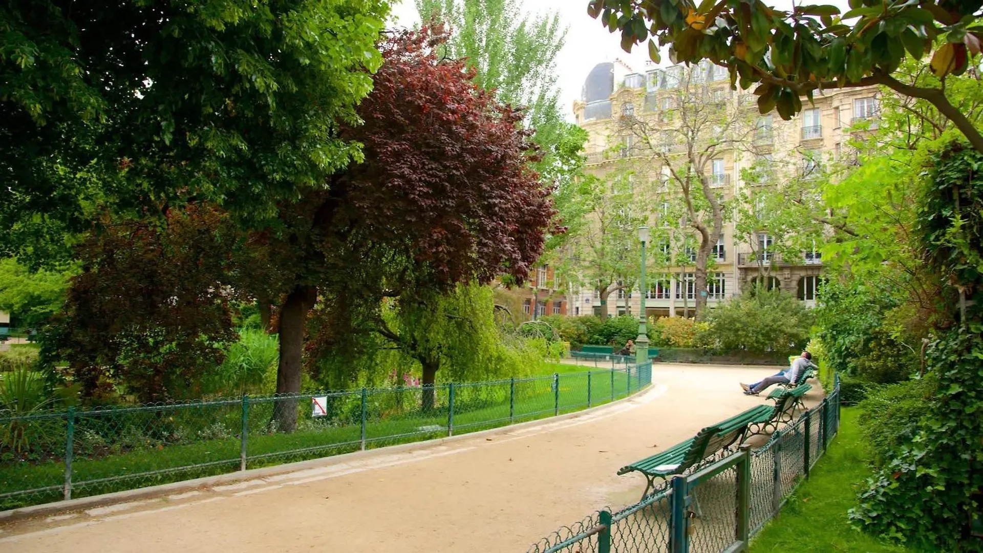 Unique Authentic Apartment In Le Marais Paris