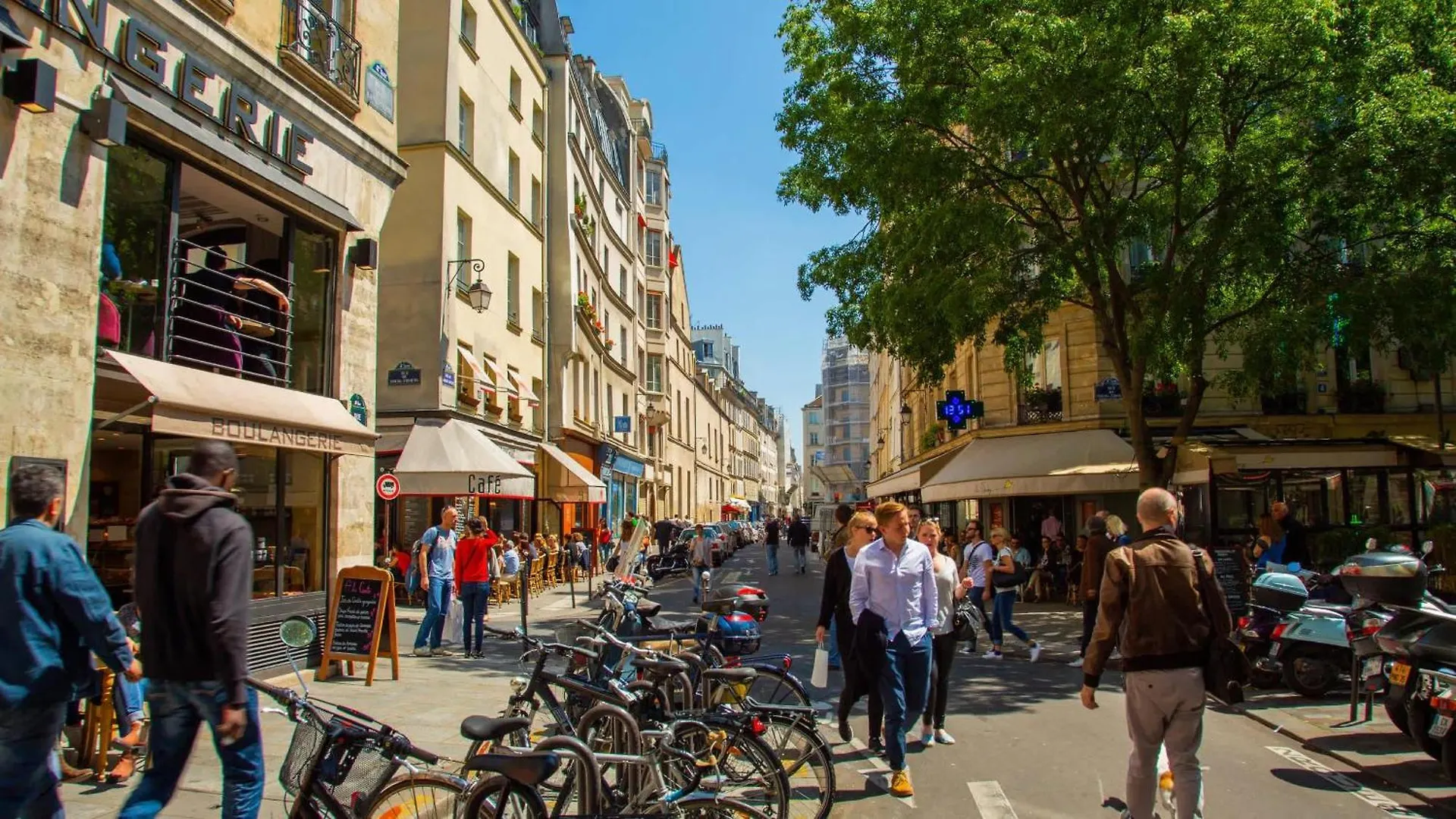 Unique Authentic Apartment In Le Marais Paris
