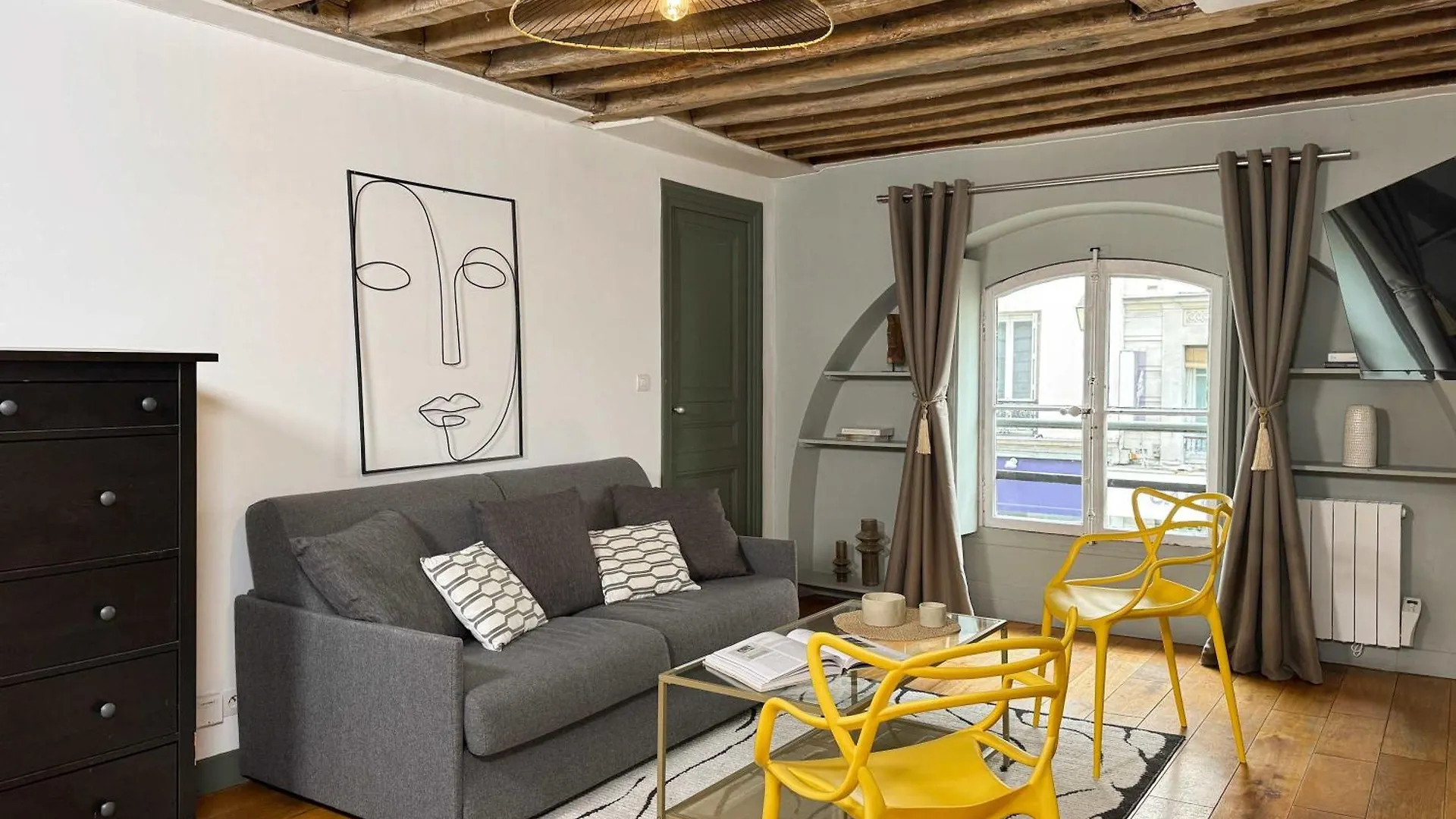 Unique Authentic Apartment In Le Marais Paris