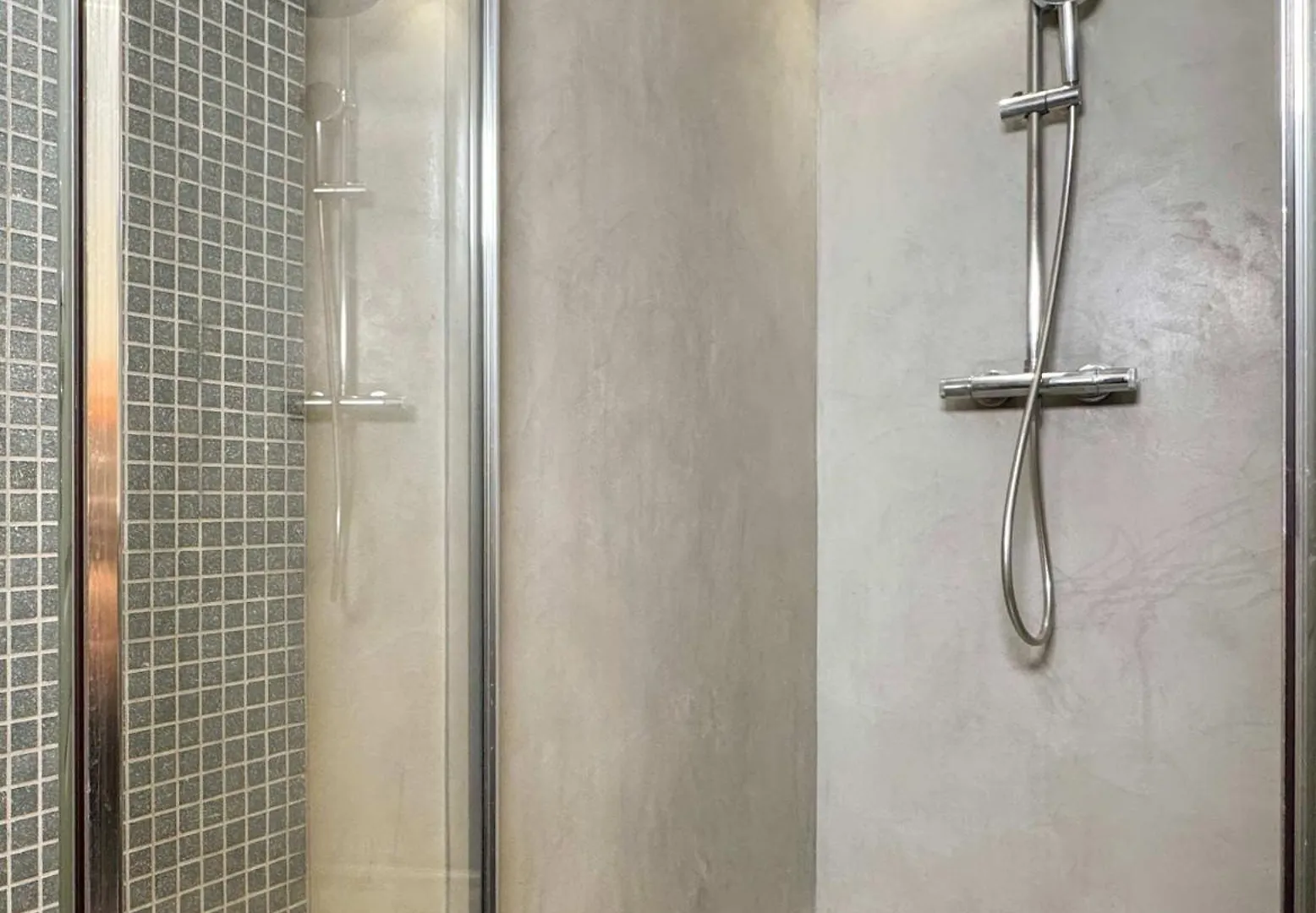 Unique Authentic Apartment In Le Marais Paris