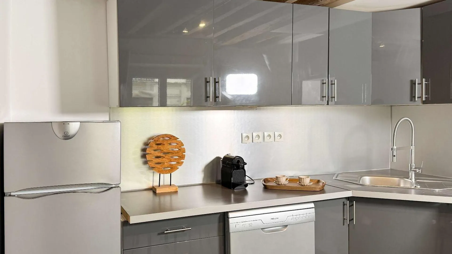 Unique Authentic Apartment In Le Marais Paris