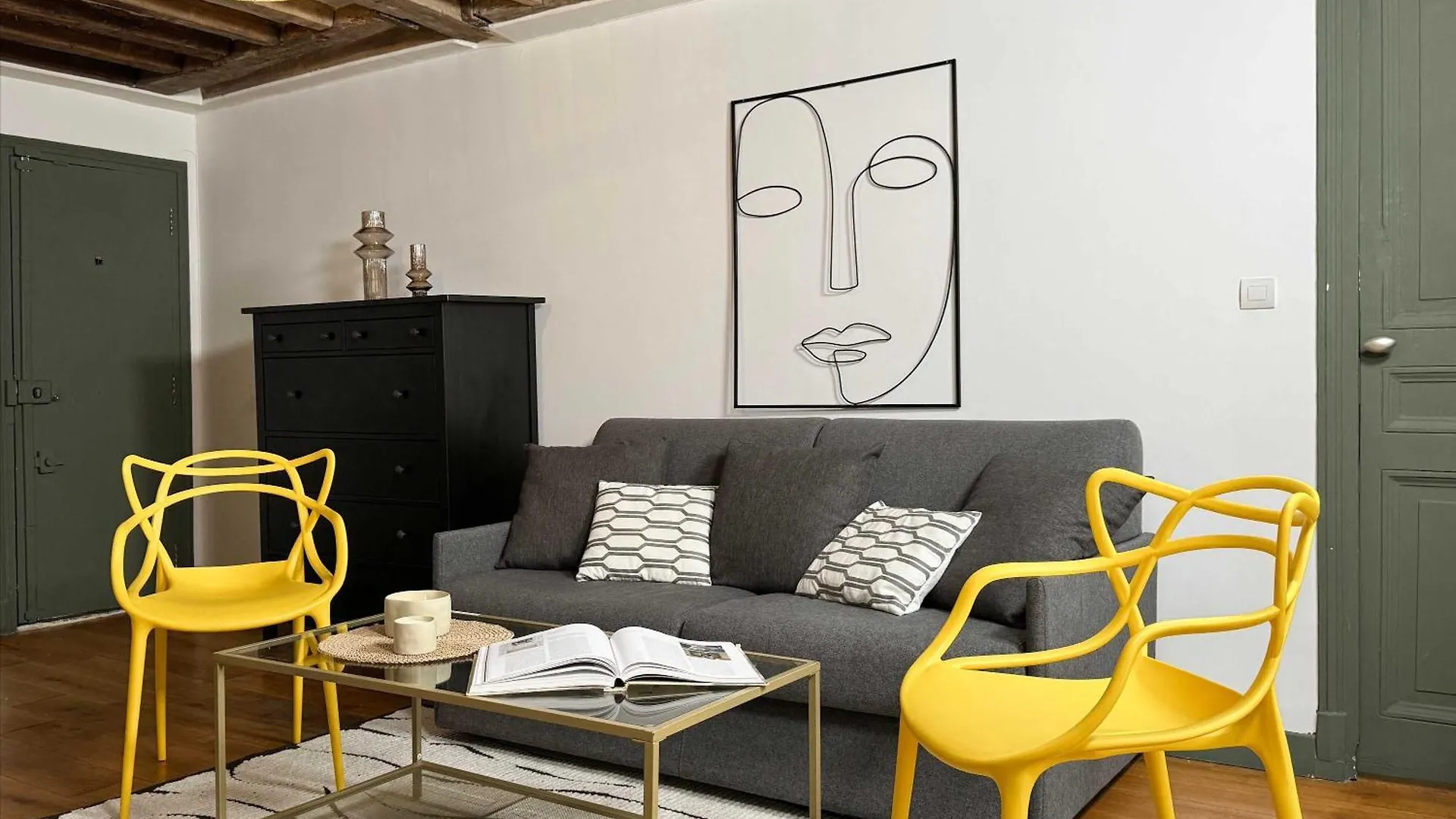 Unique Authentic Apartment In Le Marais Paris