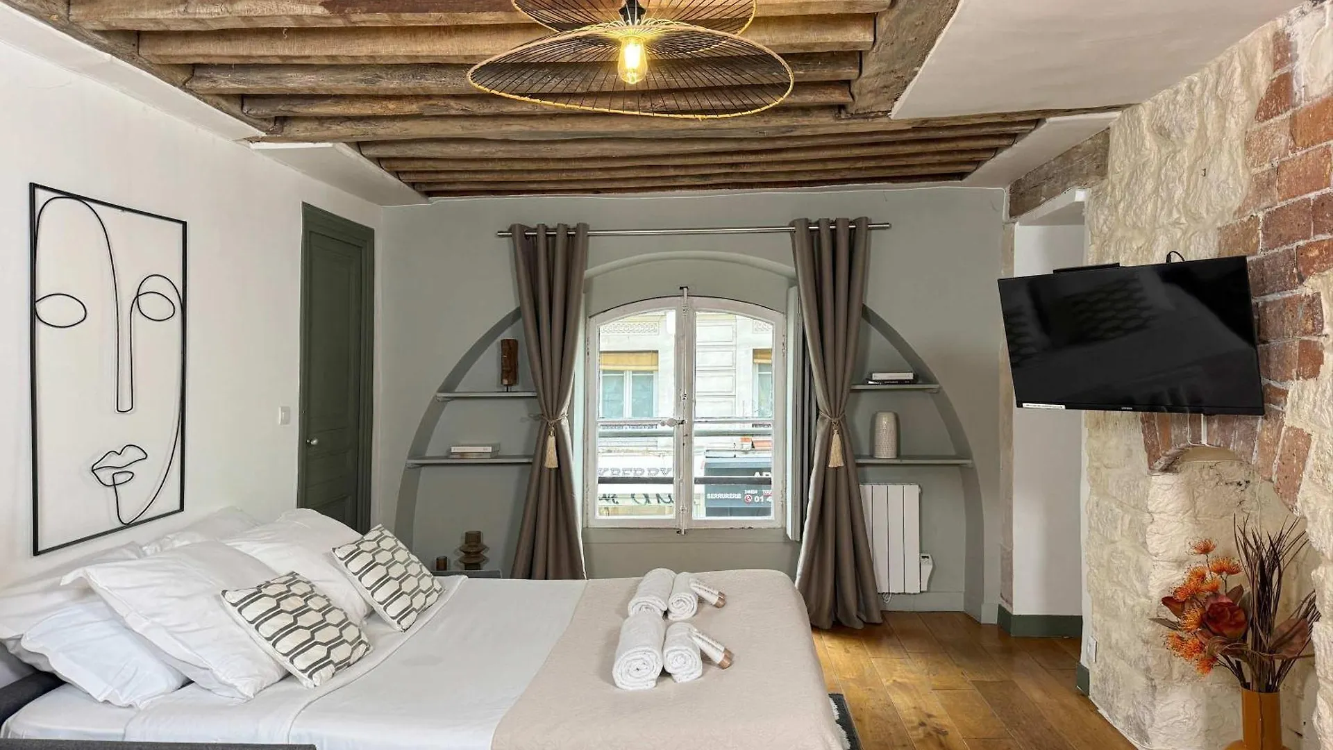 Unique Authentic Apartment In Le Marais Paris