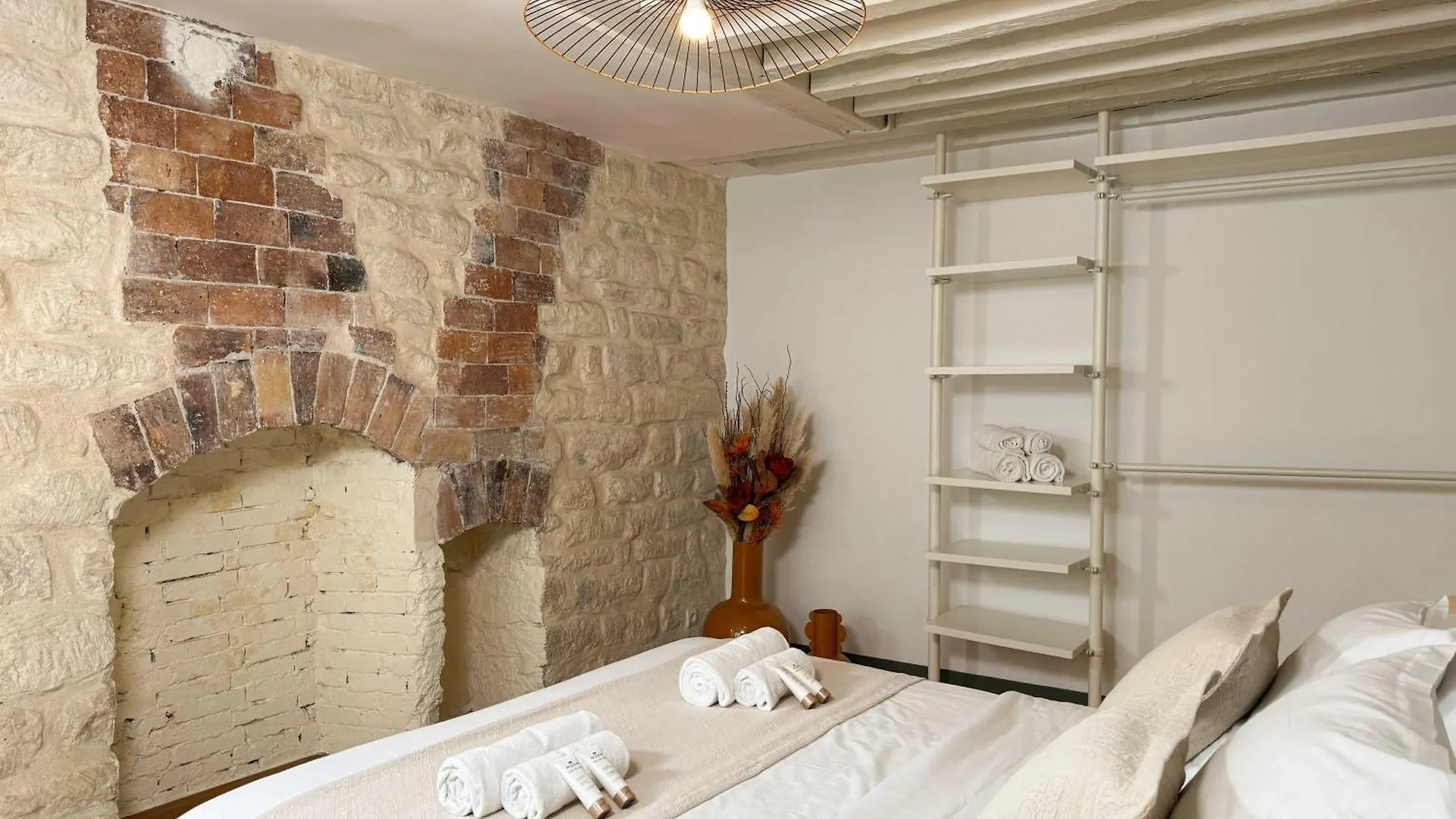 Unique Authentic Apartment In Le Marais Paris 0*,