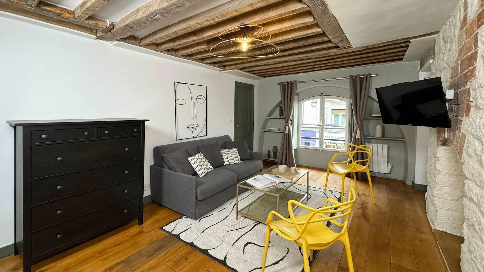 Unique Authentic Apartment In Le Marais contacts