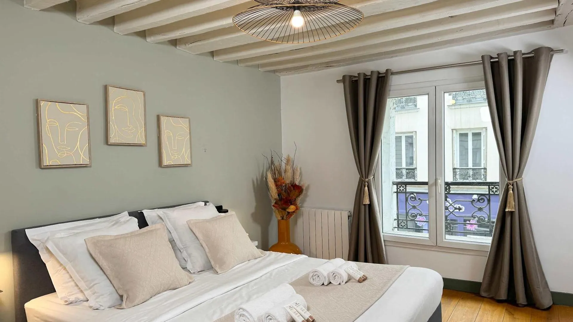Unique Authentic Apartment In Le Marais Paris