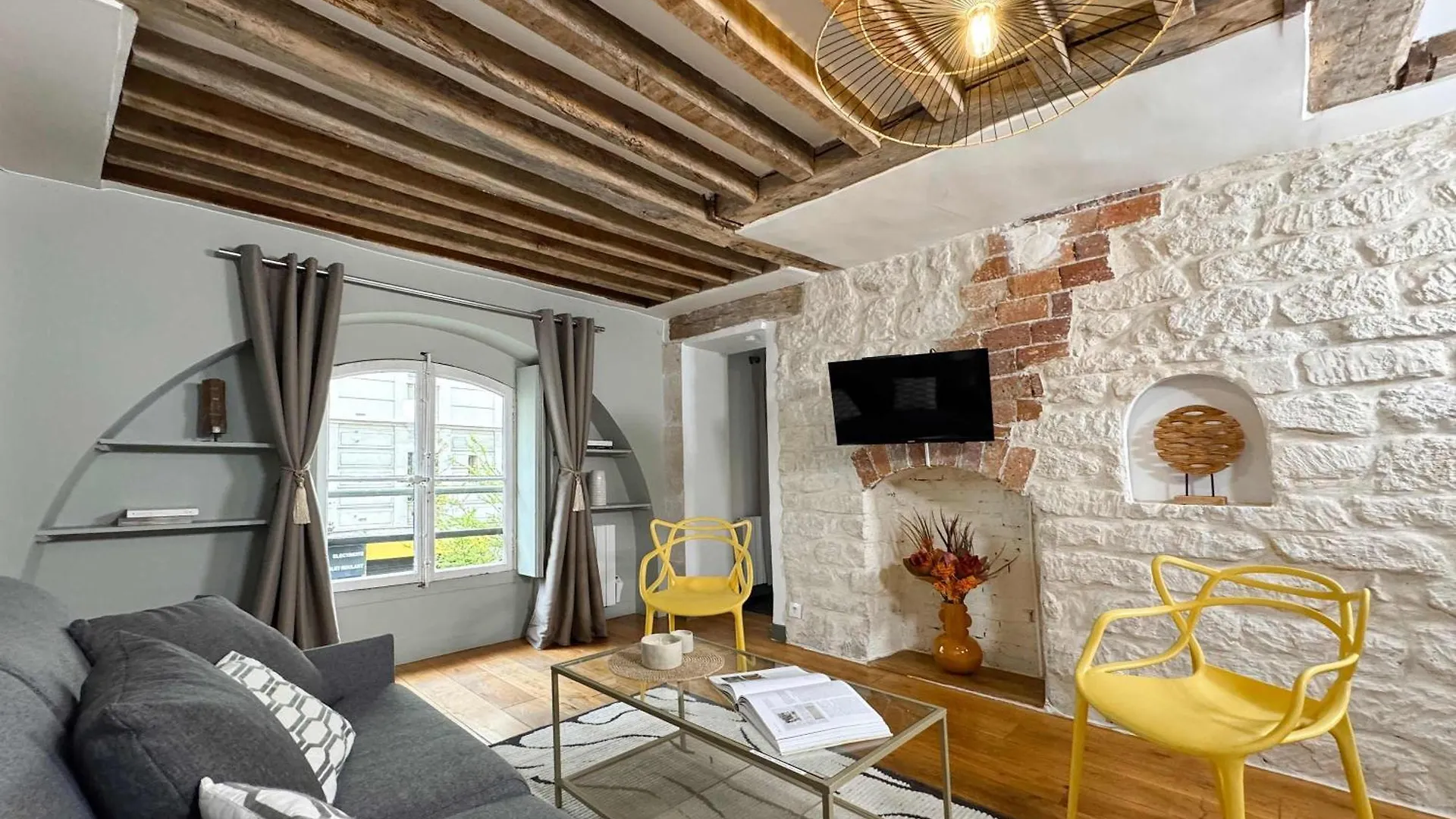 Unique Authentic Apartment In Le Marais Paris